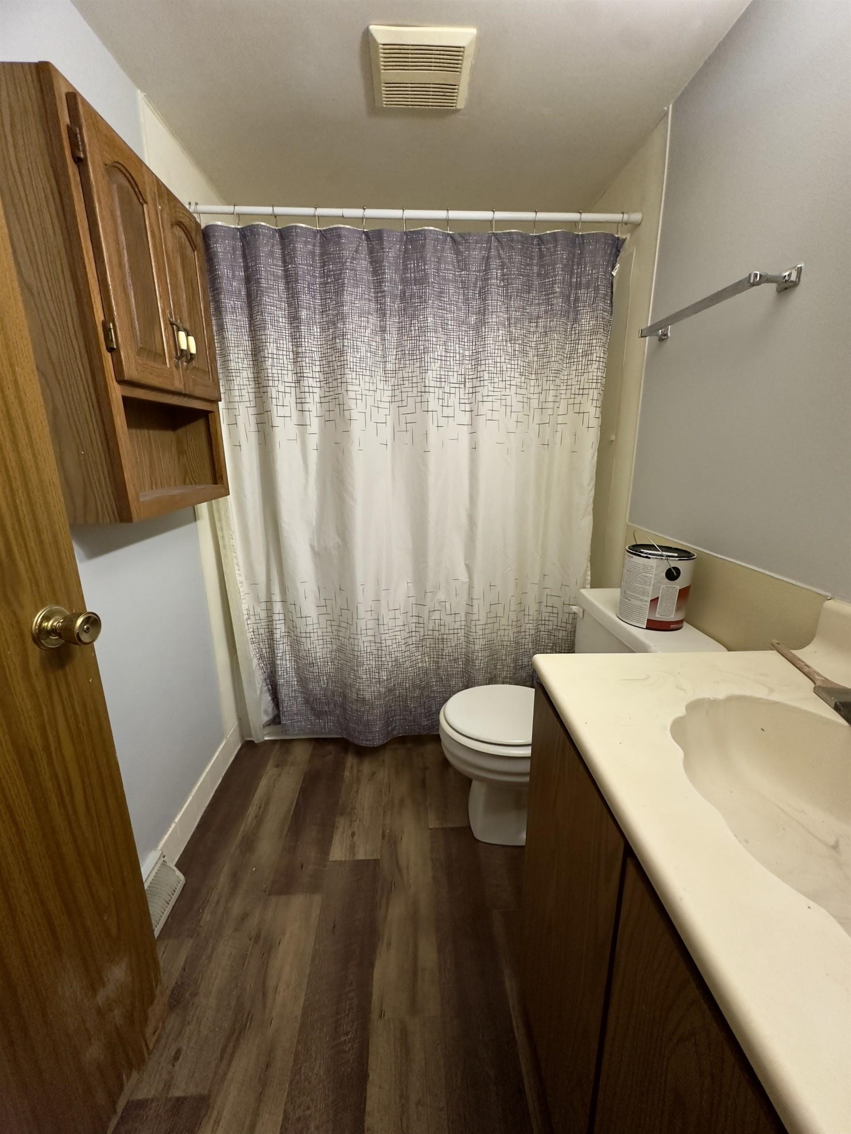 550 Hanabarger Street Lanark, IL 61046 - Photo 17 of 21 a bathroom with a sink a toilet a mirror and a tub
