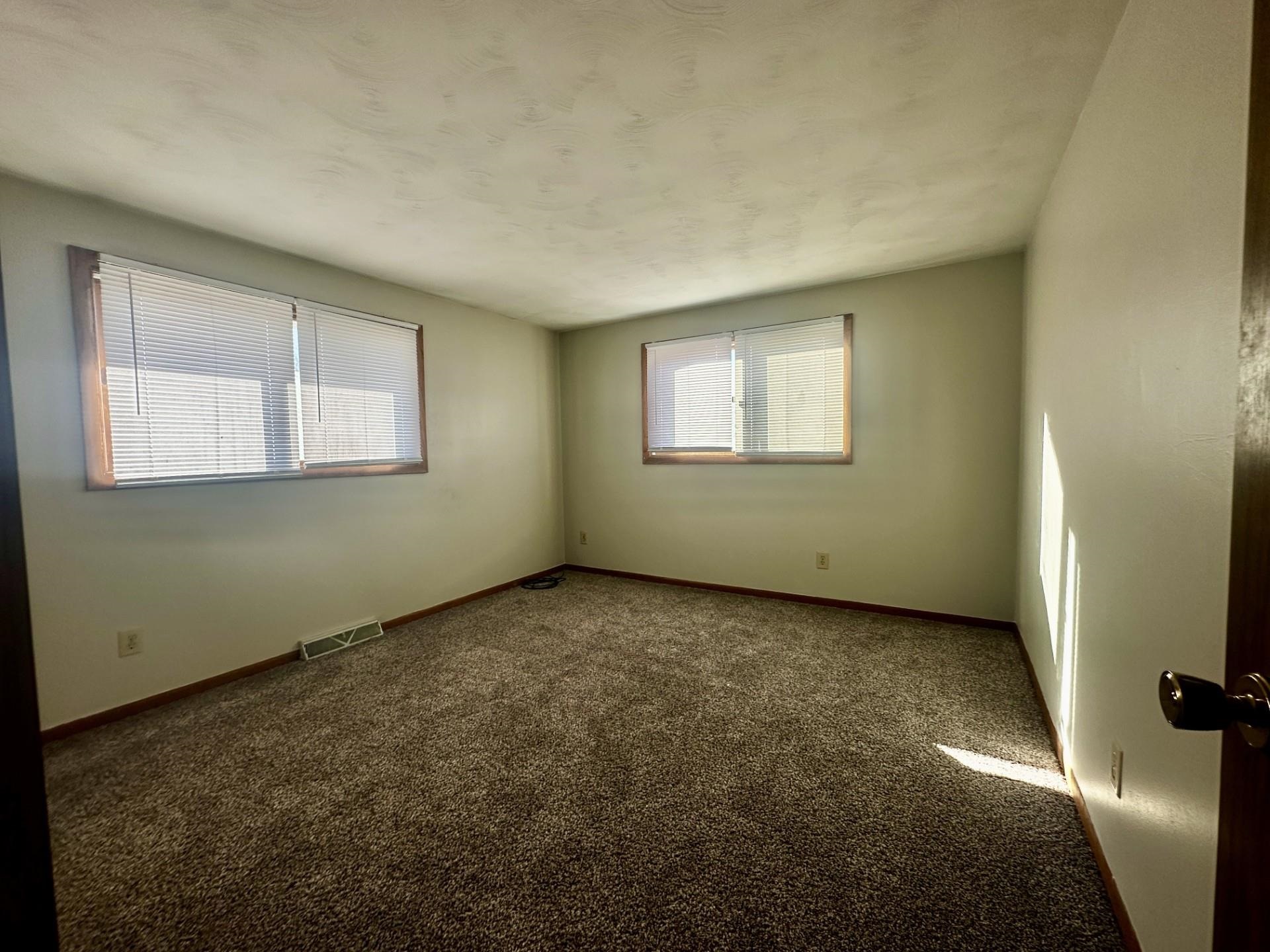 550 Hanabarger Street Lanark, IL 61046 - Photo 6 of 21 an empty room with windows