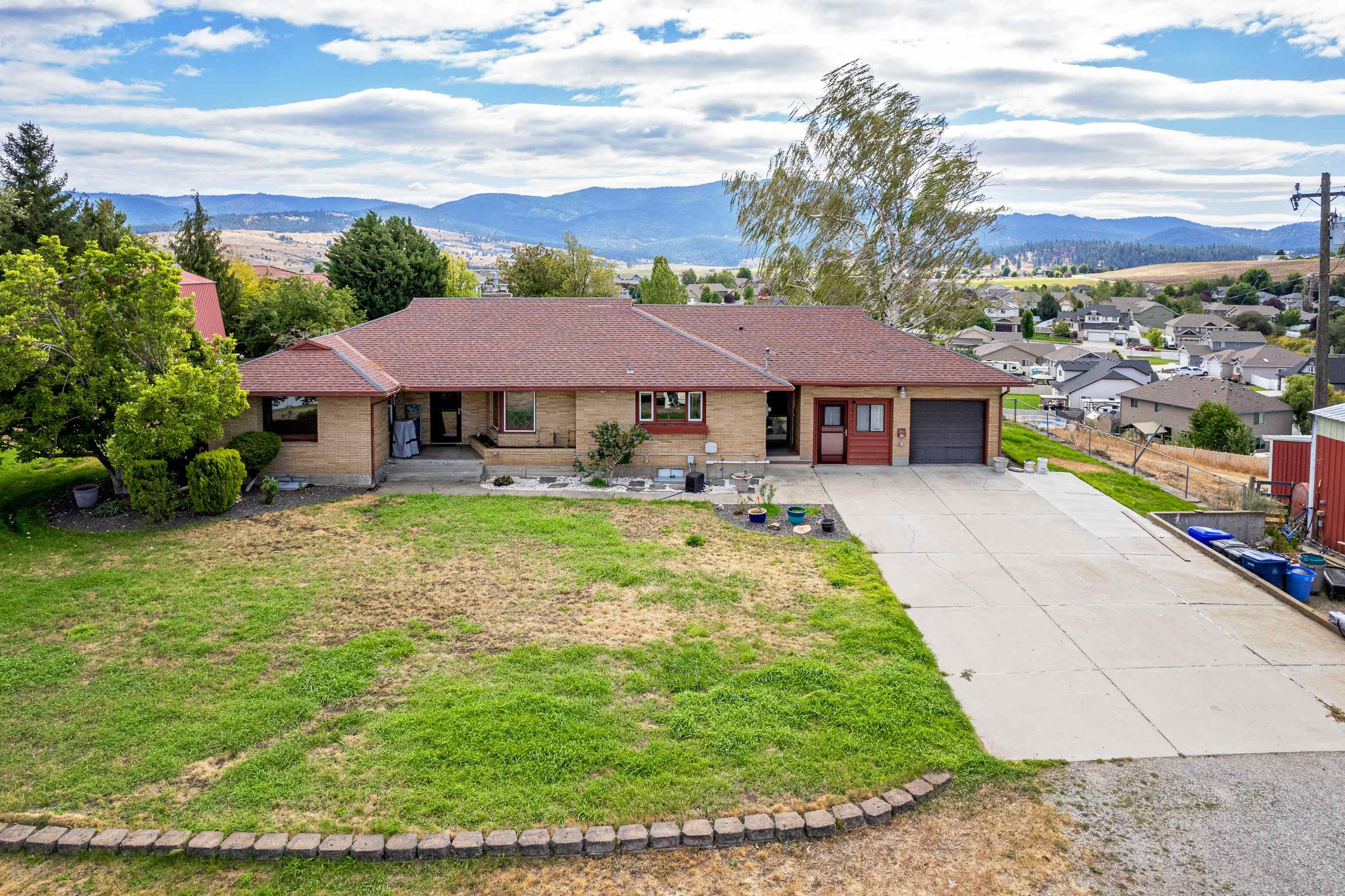 1007 South Barker Road Greenacres, WA 99016 - Photo 2 of 46