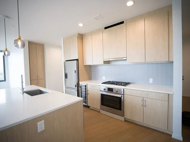 $849,000 | 57 Quincy Shore Drive, Unit 614, Quincy, MA 02171