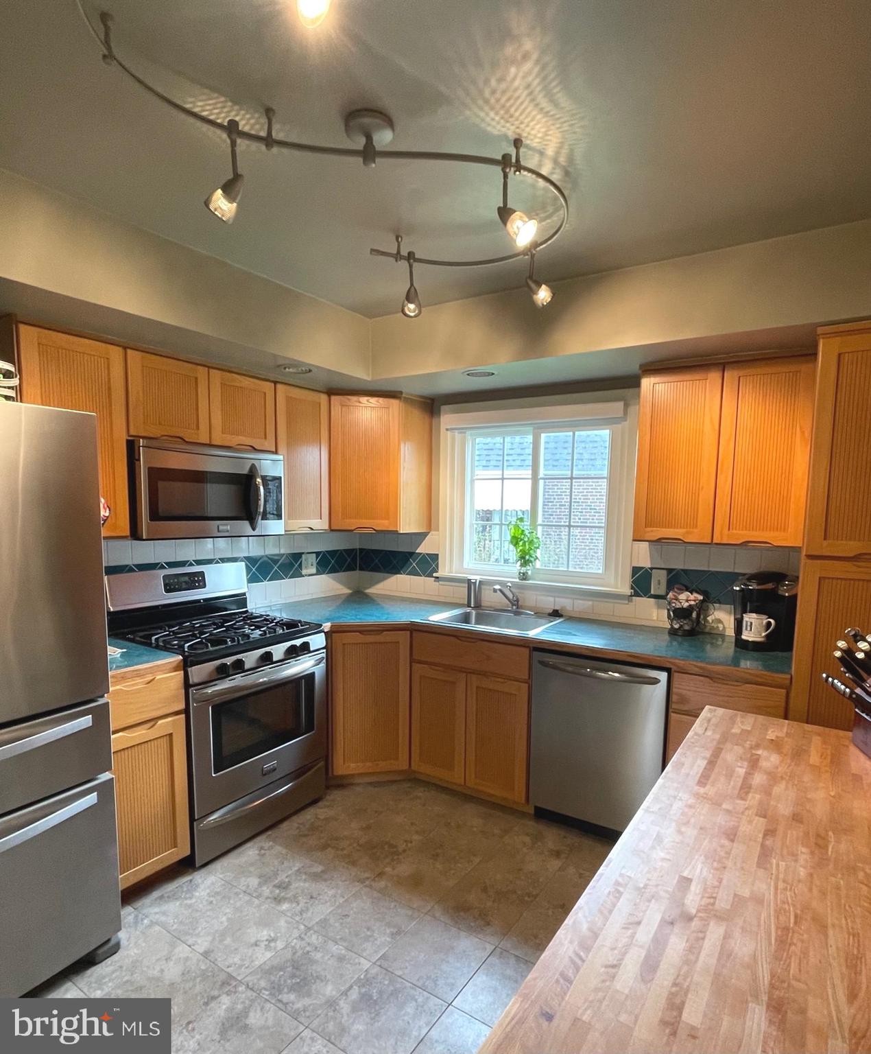 9978 Woodfern Road Philadelphia, PA 19115 - Photo 11 of 30