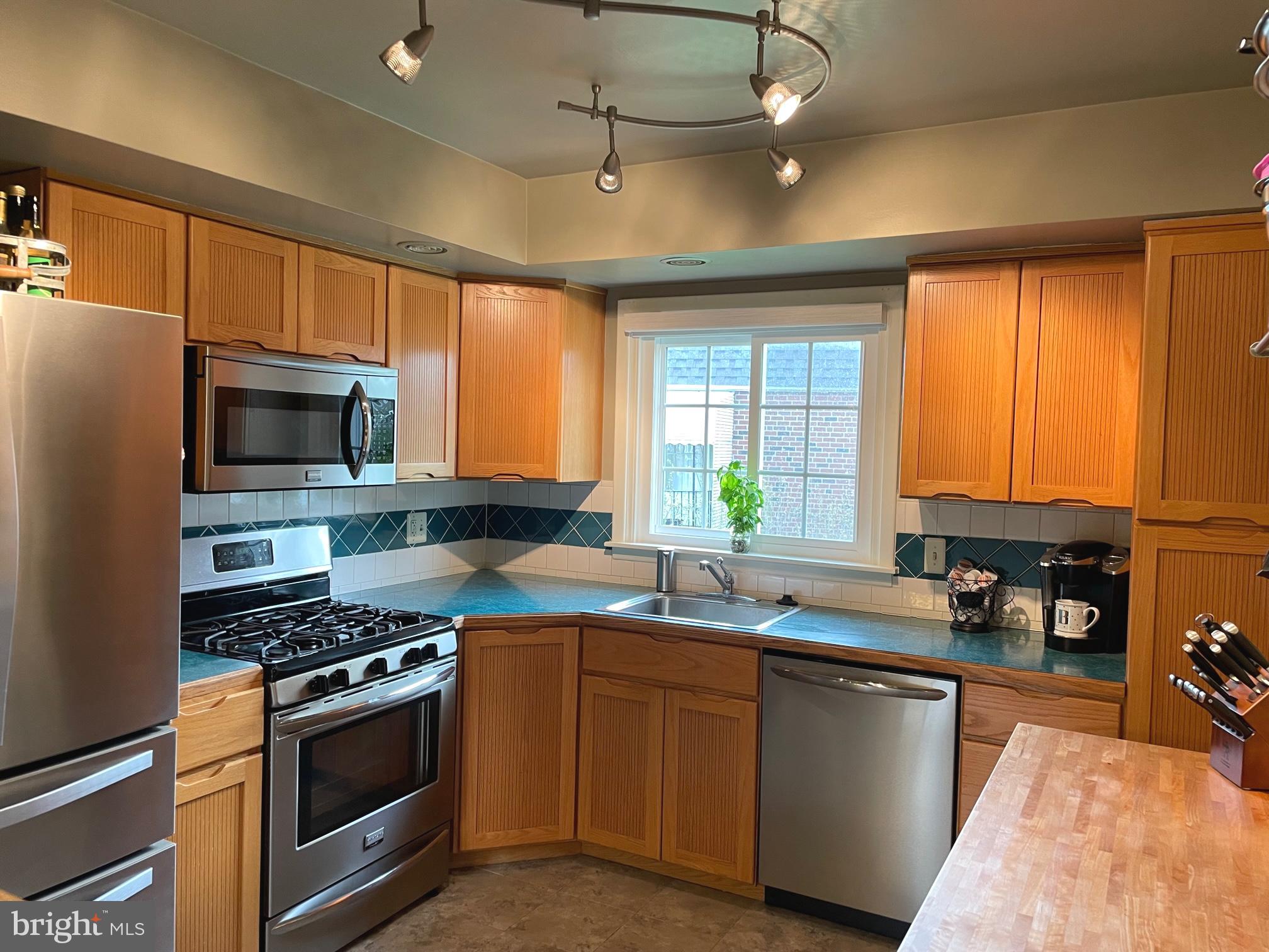 9978 Woodfern Road Philadelphia, PA 19115 - Photo 12 of 30