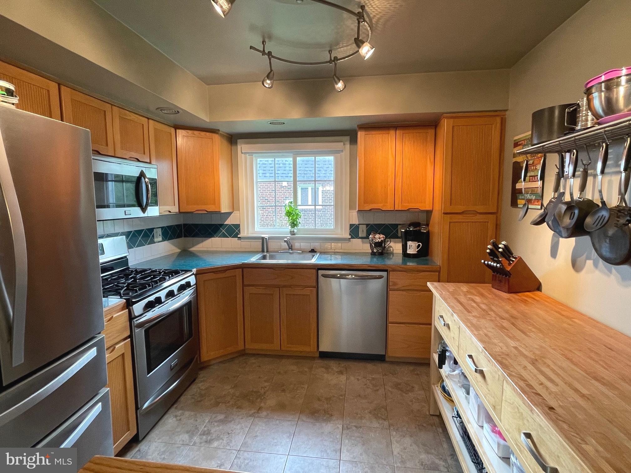 9978 Woodfern Road Philadelphia, PA 19115 - Photo 10 of 30