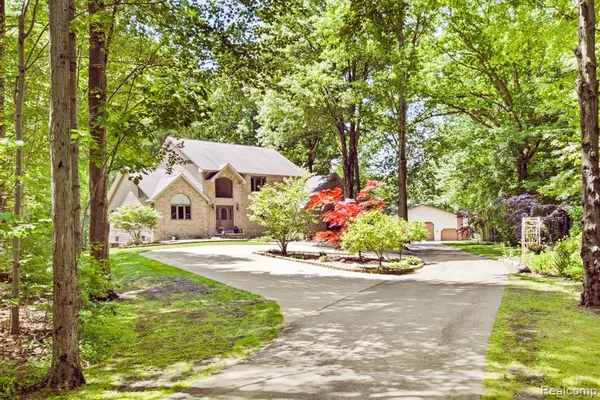 $599,900 | 3121 Abbottsford Road, North Street, MI 48049