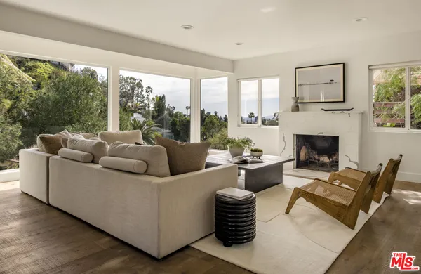 $9,999 | 2370 San Marco Drive, Los Angeles, CA 90068