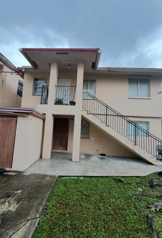 a view of entryway with a front door