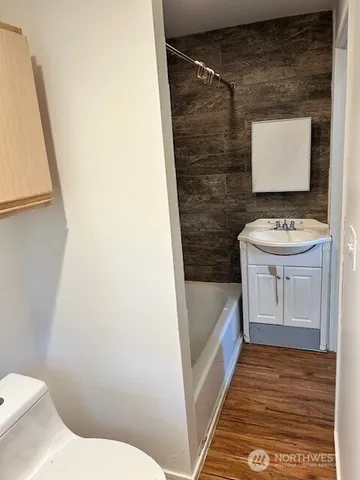 $1,250 | 19425 Beall Road Southwest, Unit WEST, Vashon, WA 98070