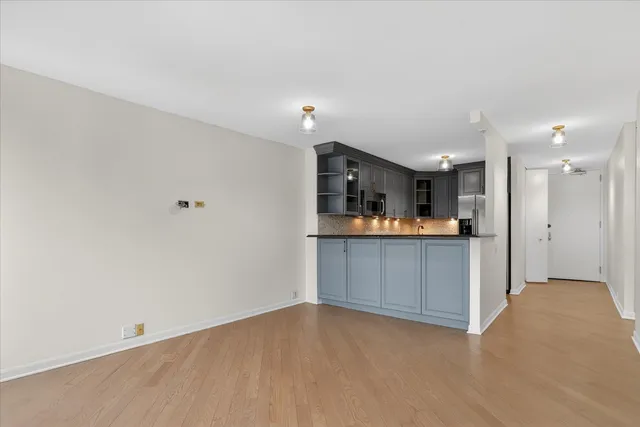 a bathroom with a bathtub and toilet