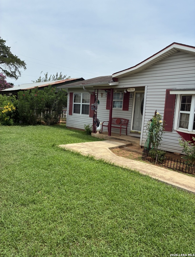 323 East White Street Dilley, TX 78017 - Photo 5 of 12