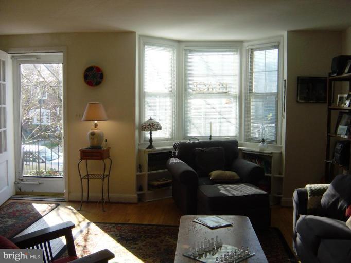 6453 Blenheim Road Baltimore, MD 21212 - Photo 2 of 18 Living Room