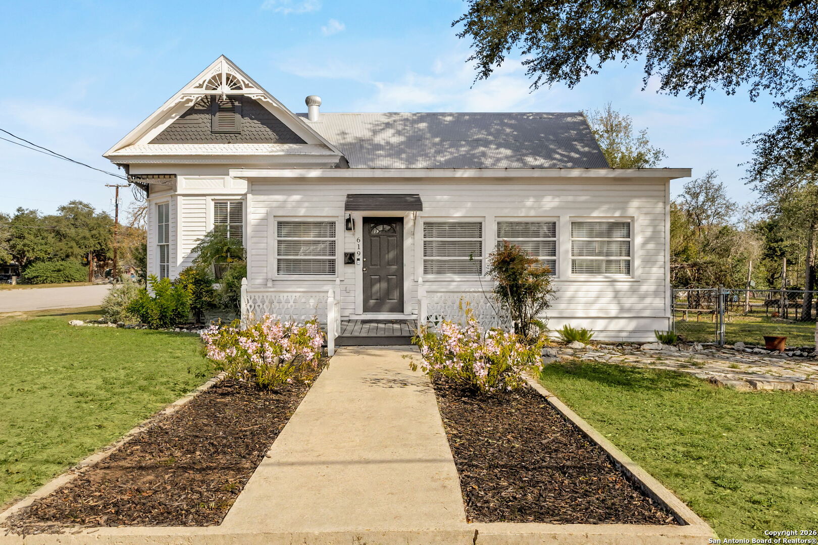 619 Comal New Braunfels, TX 78130 - Photo 1 of 35