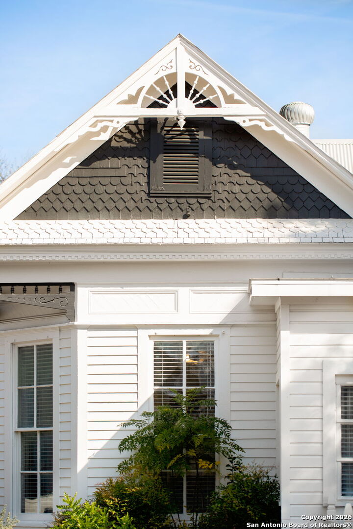 619 Comal New Braunfels, TX 78130 - Photo 5 of 35