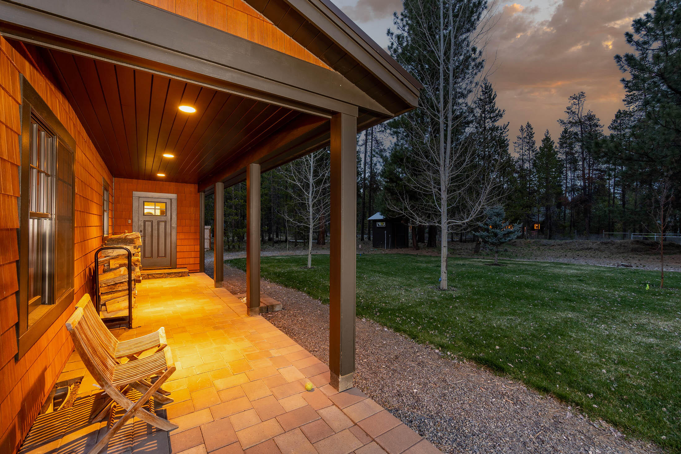 56055 Savage Road Bend, OR 97707 - Photo 4 of 40 8
