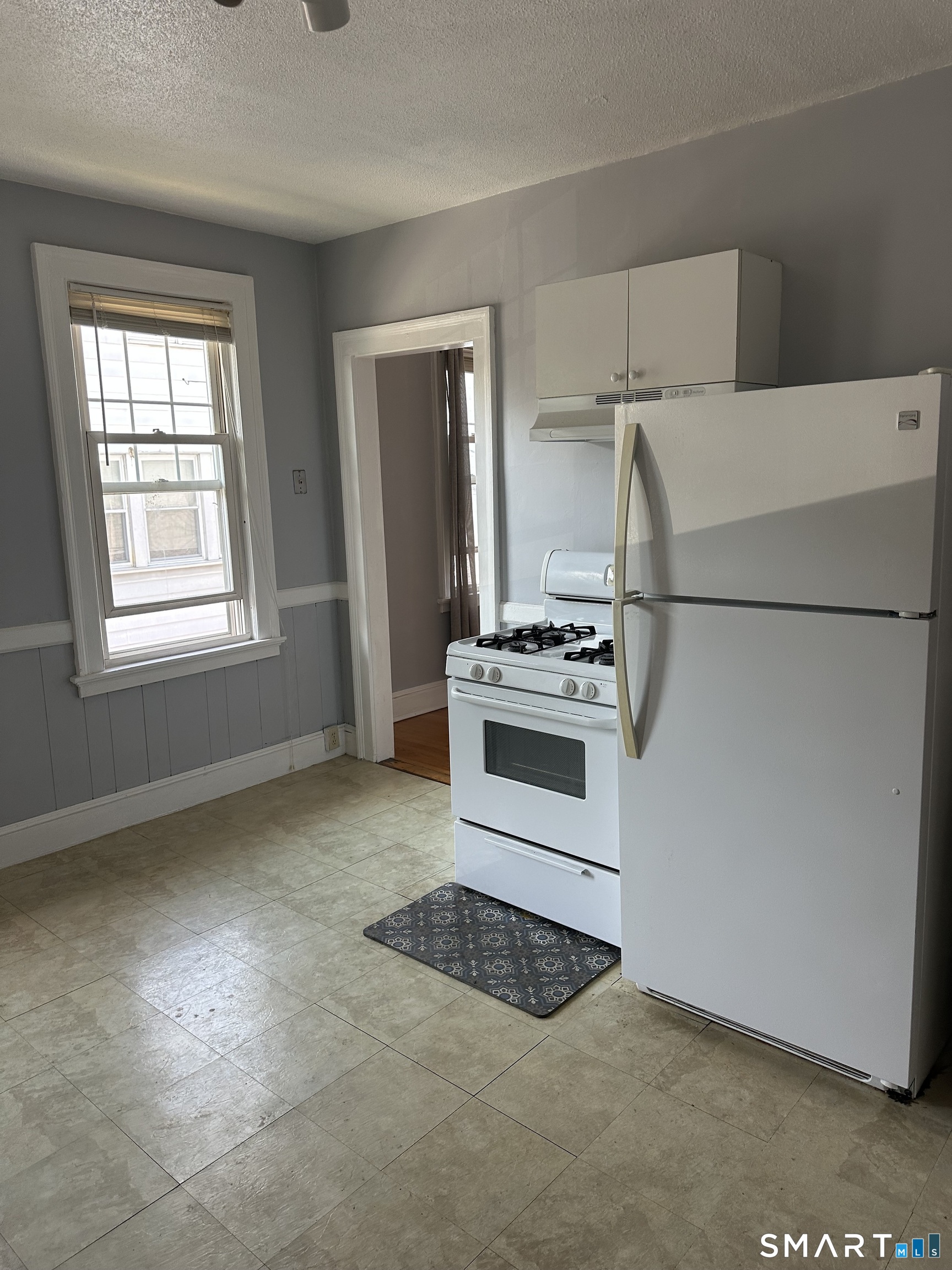 50 Ardmore Road, Unit 2 West Hartford, CT 06119 - Photo 4 of 14