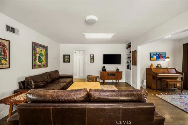 $1,195,000 | 943 East Everett Place, Orange, CA 92867