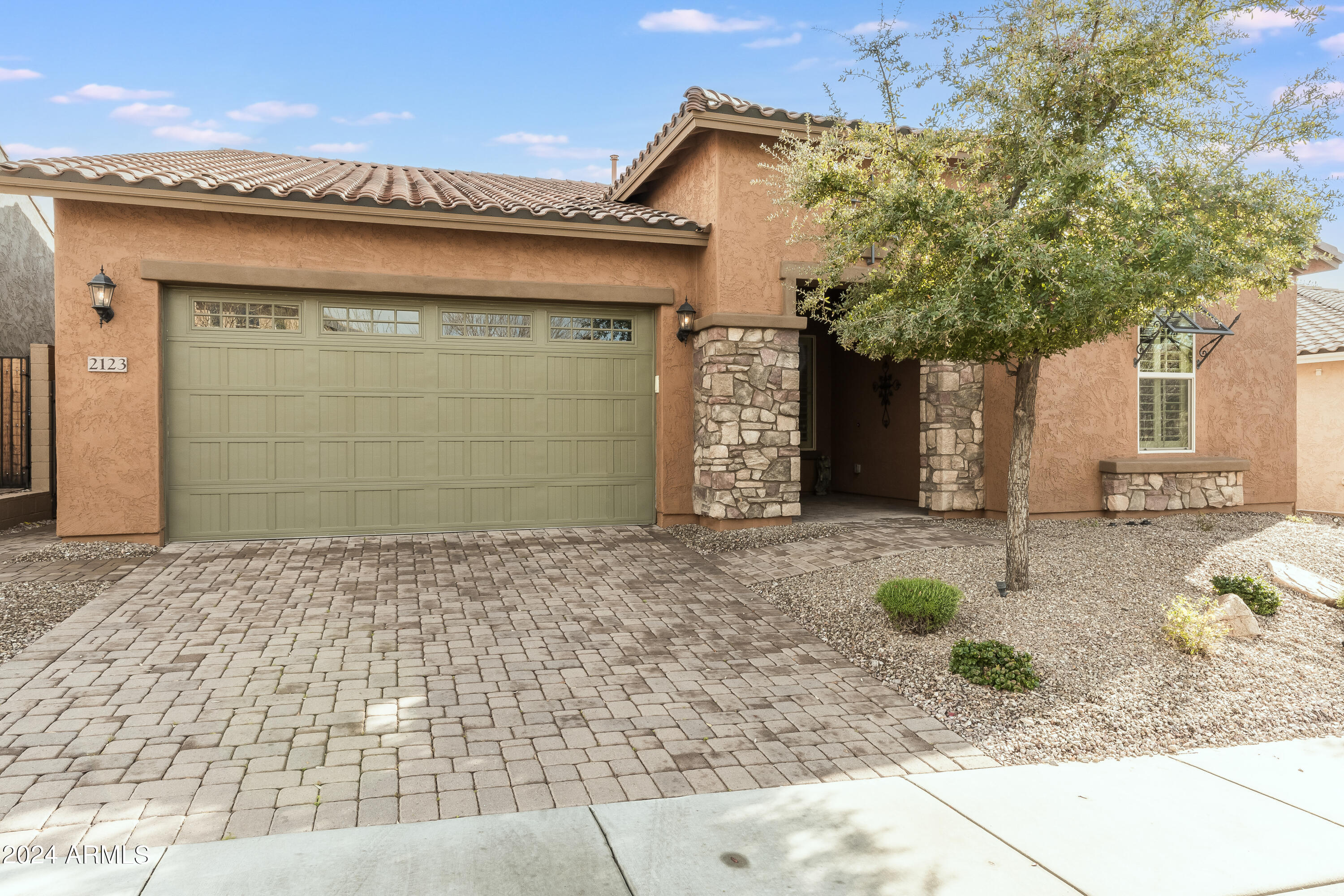 2123 West Red Fox Road Phoenix, AZ 85085 - Photo 5 of 31 2123 W Red Fox Rd-2