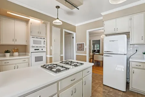 $899,000 | 2200 2nd Avenue, Sacramento, CA 95818