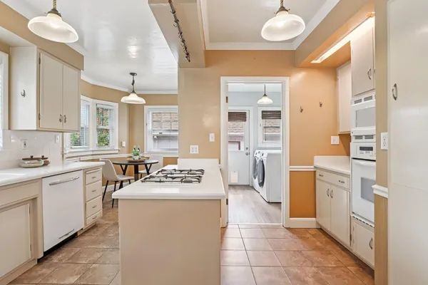 $879,000 | 2200 2nd Avenue, Sacramento, CA 95818