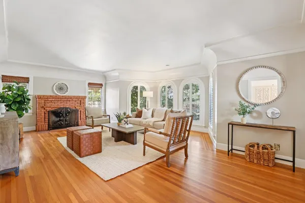 $879,000 | 2200 2nd Avenue, Sacramento, CA 95818