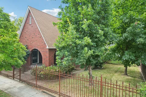 $899,000 | 2200 2nd Avenue, Sacramento, CA 95818