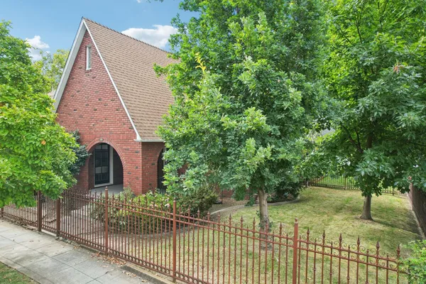$879,000 | 2200 2nd Avenue, Sacramento, CA 95818