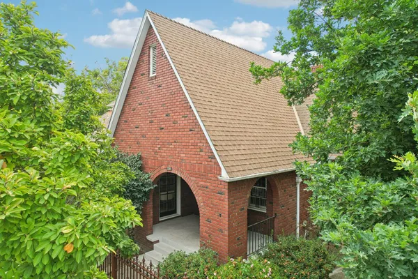 $879,000 | 2200 2nd Avenue, Sacramento, CA 95818