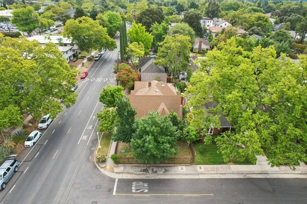 $879,000 | 2200 2nd Avenue, Sacramento, CA 95818