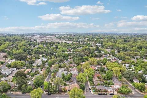 $899,000 | 2200 2nd Avenue, Sacramento, CA 95818