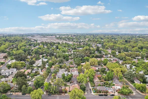 $879,000 | 2200 2nd Avenue, Sacramento, CA 95818