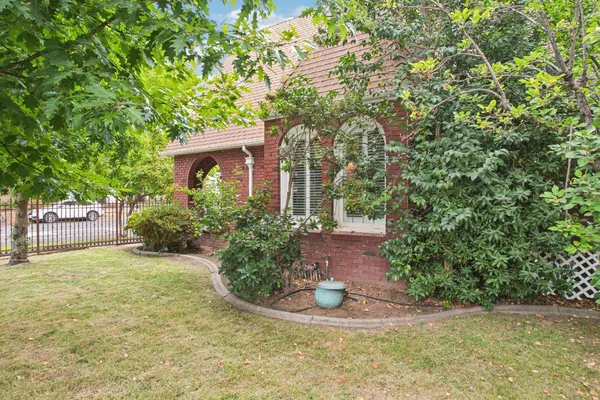 $879,000 | 2200 2nd Avenue, Sacramento, CA 95818