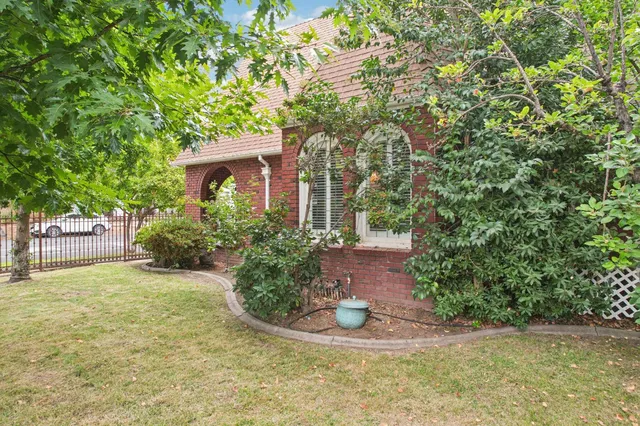 $899,000 | 2200 2nd Avenue, Sacramento, CA 95818