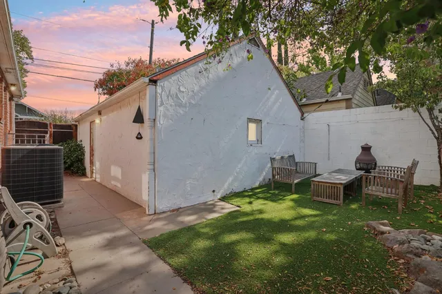 $899,000 | 2200 2nd Avenue, Sacramento, CA 95818