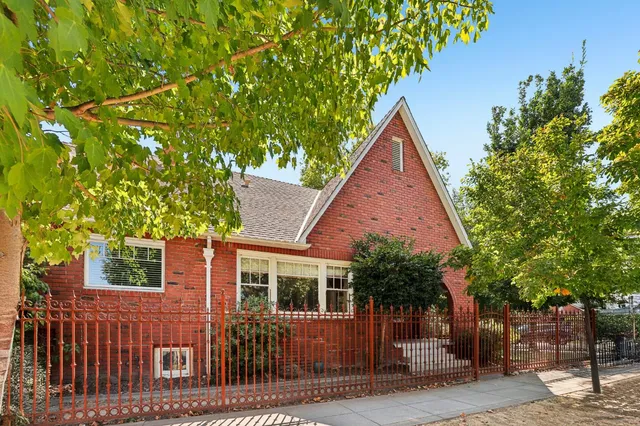 $899,000 | 2200 2nd Avenue, Sacramento, CA 95818