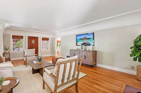 $899,000 | 2200 2nd Avenue, Sacramento, CA 95818