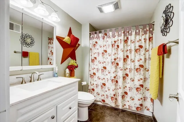 $430,000 | 149 Oakwood Avenue, Edgerton, WI 53534