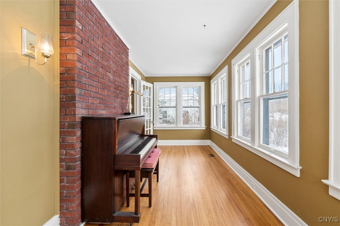 313 Strathmore Drive Syracuse, NY 13207 - Photo 11 of 48