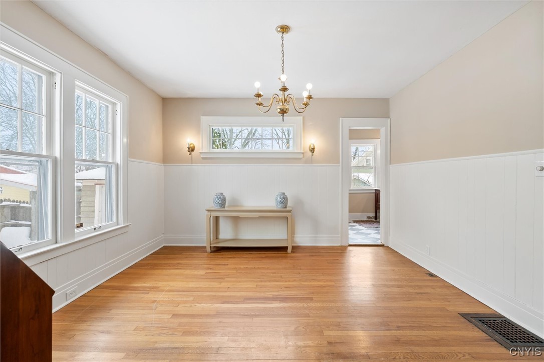 313 Strathmore Drive Syracuse, NY 13207 - Photo 14 of 48