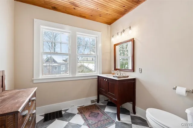 $255,000 | 313 Strathmore Drive, Syracuse, NY 13207