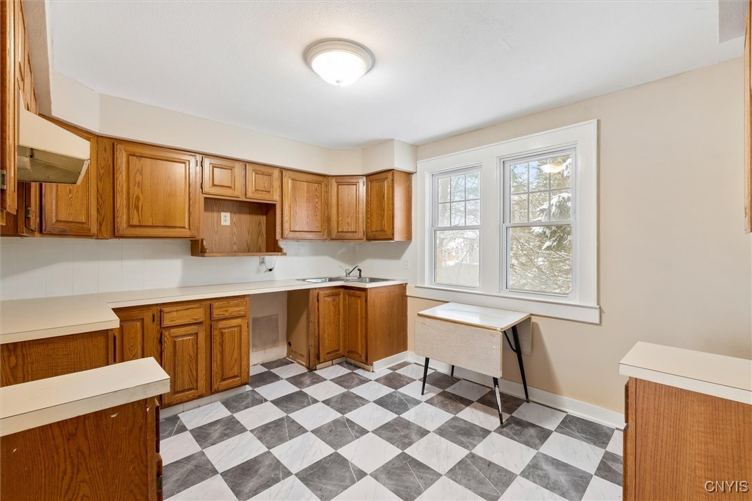 313 Strathmore Drive Syracuse, NY 13207 - Photo 19 of 48