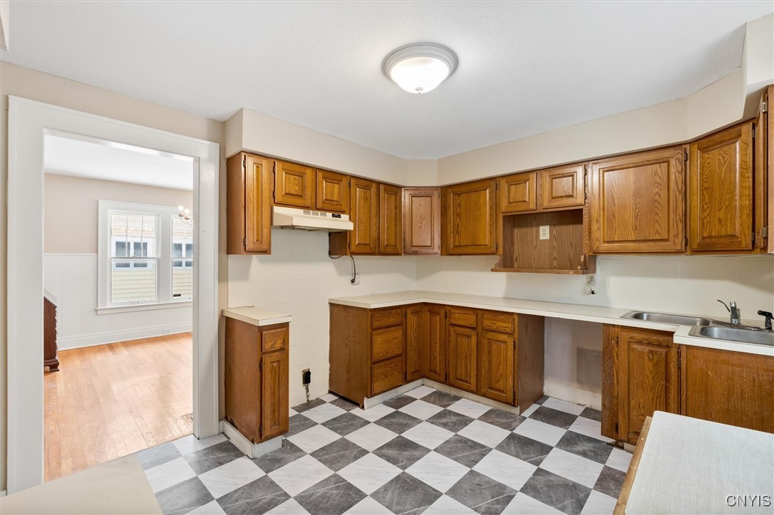 313 Strathmore Drive Syracuse, NY 13207 - Photo 20 of 48