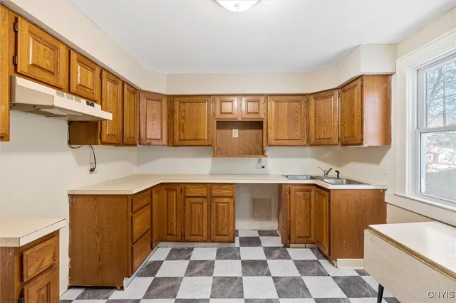 $255,000 | 313 Strathmore Drive, Syracuse, NY 13207