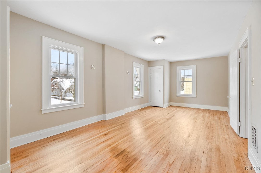 313 Strathmore Drive Syracuse, NY 13207 - Photo 28 of 48