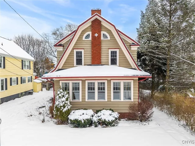 $255,000 | 313 Strathmore Drive, Syracuse, NY 13207