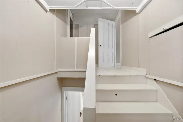 $255,000 | 313 Strathmore Drive, Syracuse, NY 13207