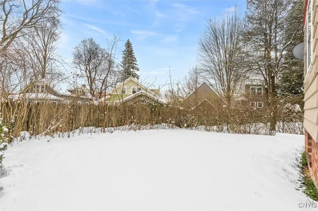 $255,000 | 313 Strathmore Drive, Syracuse, NY 13207