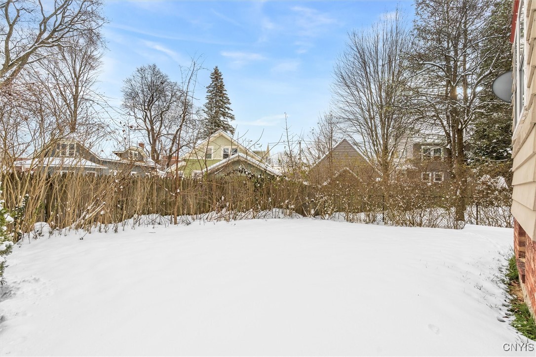 313 Strathmore Drive Syracuse, NY 13207 - Photo 36 of 48