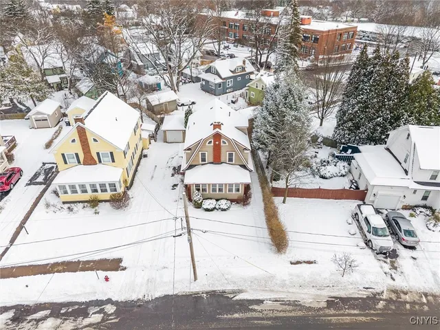 $255,000 | 313 Strathmore Drive, Syracuse, NY 13207