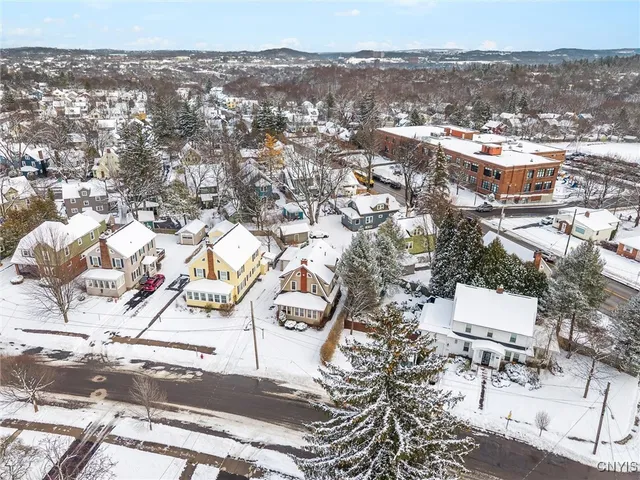 $255,000 | 313 Strathmore Drive, Syracuse, NY 13207