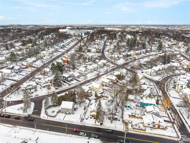 $255,000 | 313 Strathmore Drive, Syracuse, NY 13207