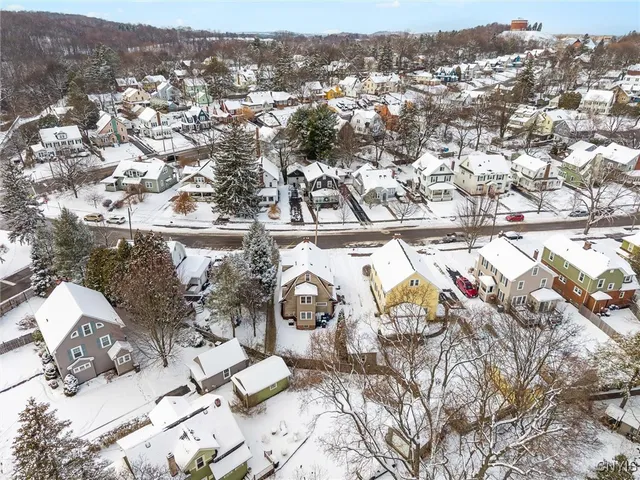 $255,000 | 313 Strathmore Drive, Syracuse, NY 13207